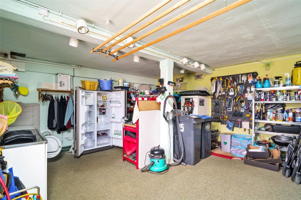Garage / Storeage
