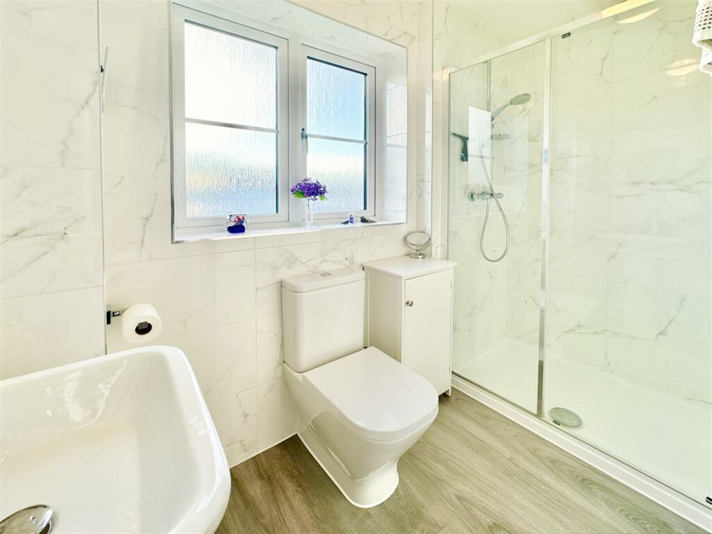 Bedroom 1 En Suite.JPG