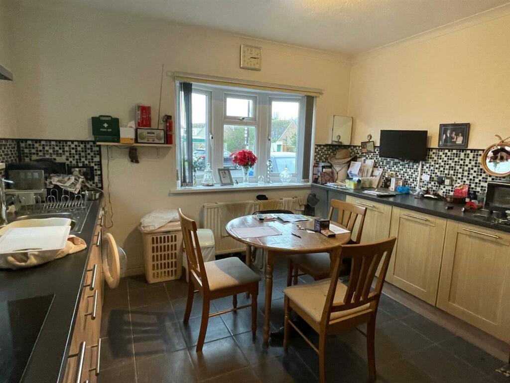 Kitchen;.jpg
