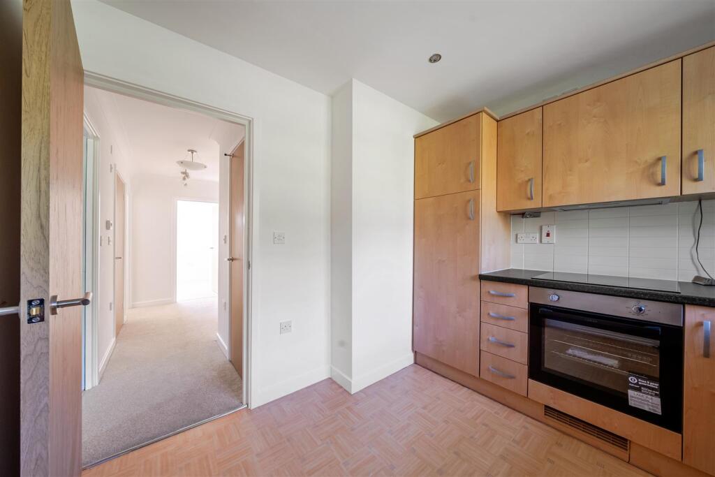 61 Reffield Close, Towcester (12).jpg