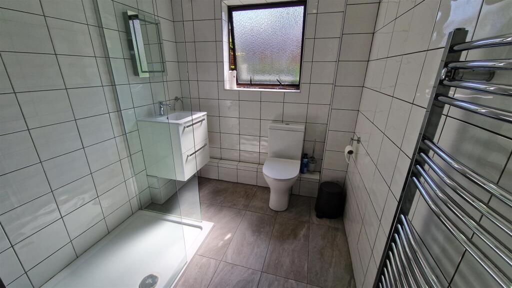 Shower Room 4.jpg