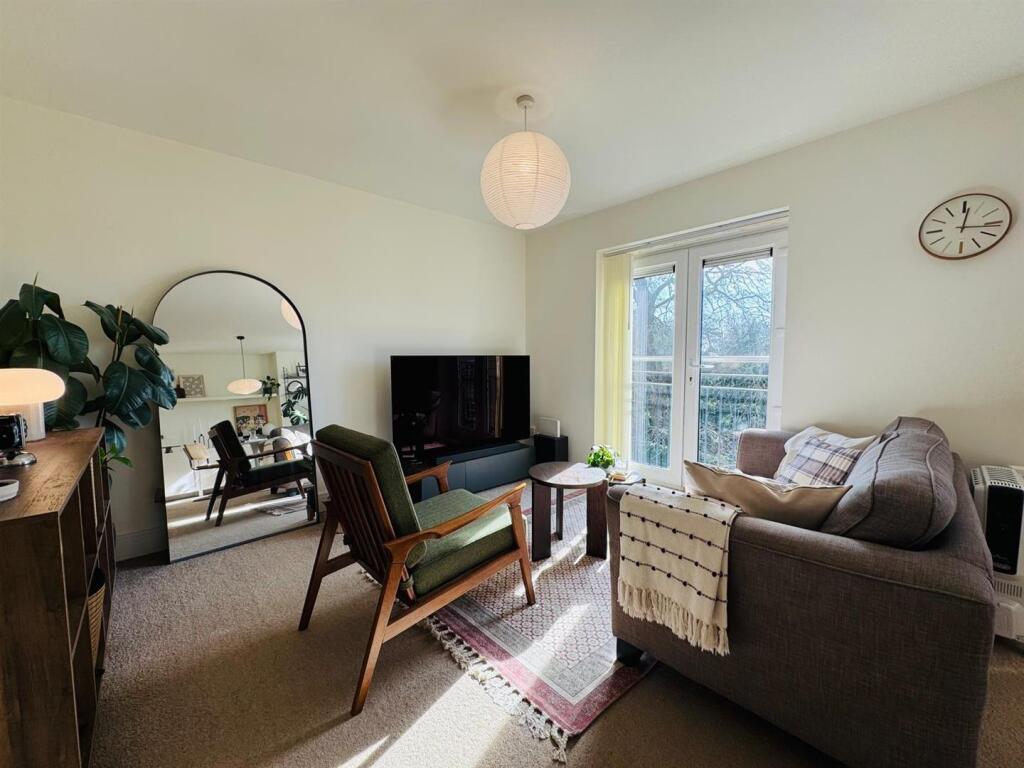 OPEN PLAN LIVING ROOM