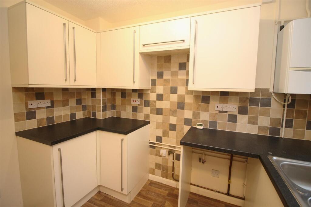 Kitchen 2.JPG
