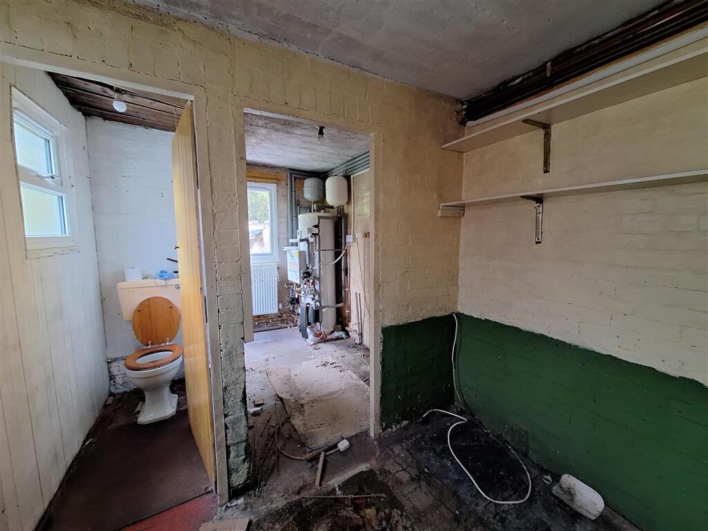 9 Church View rear lobby.jpg