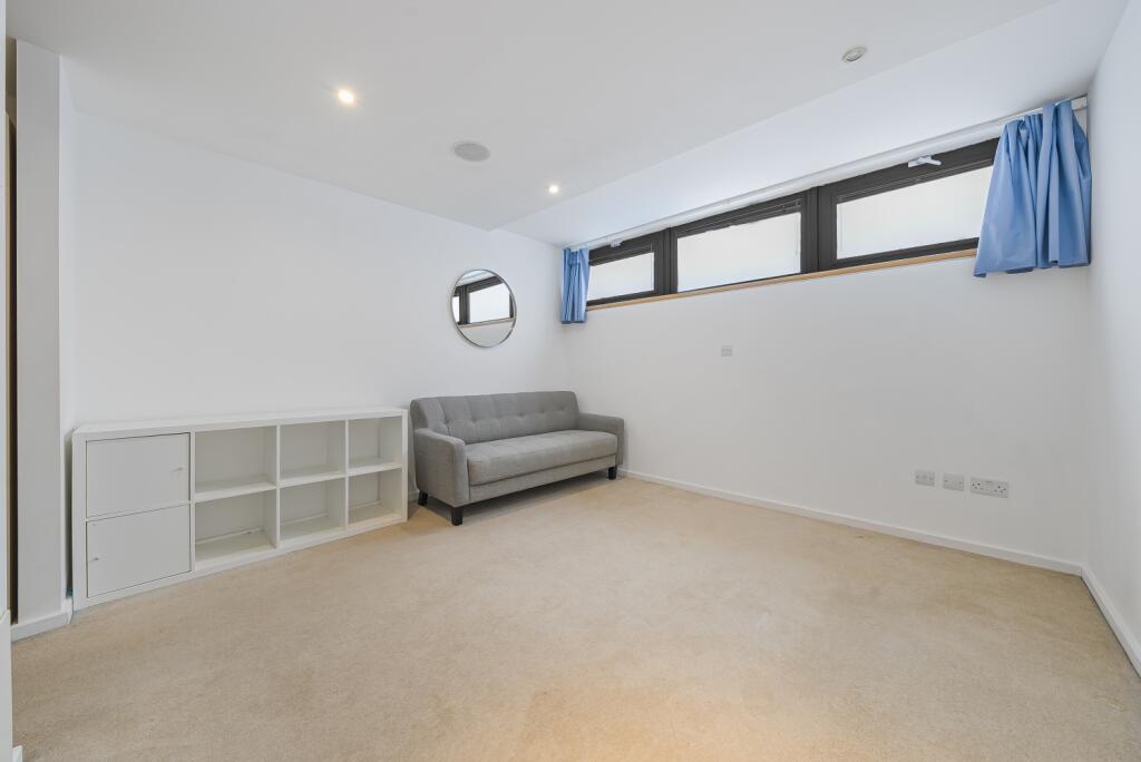 Bedroom 2 (2)