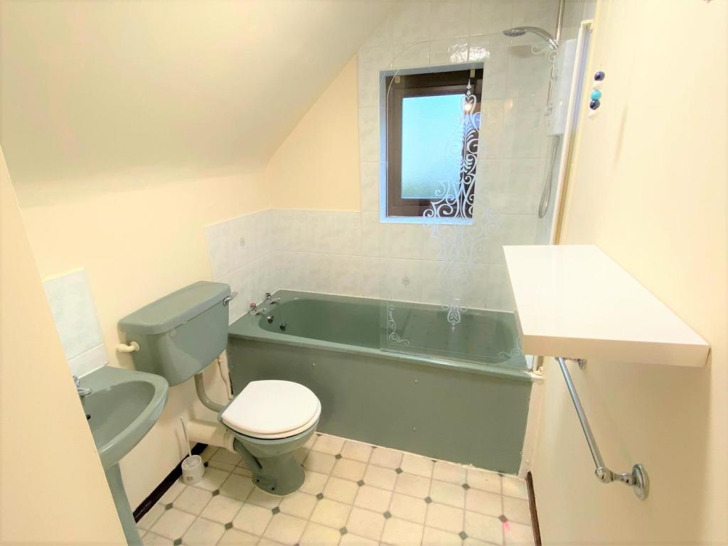 56 Willow Close Bathroom