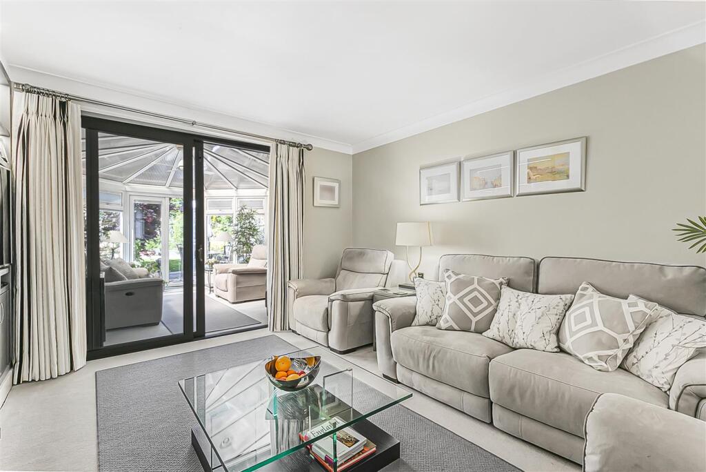 REAR RECEPTION (pic 2)