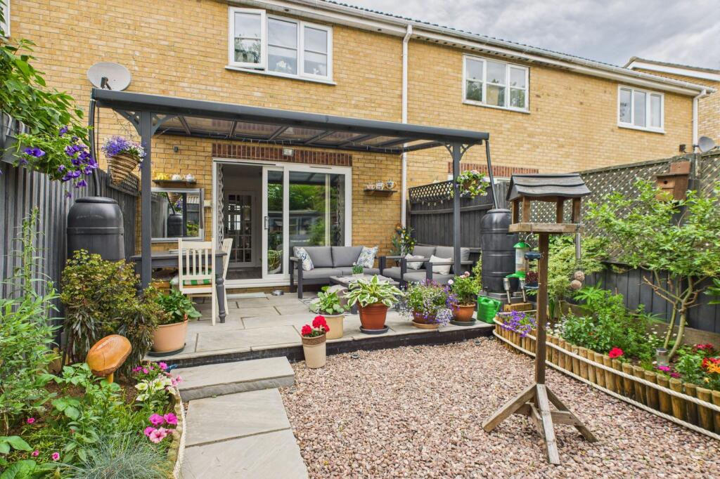 CAM02519G0-PR0300-STILL017