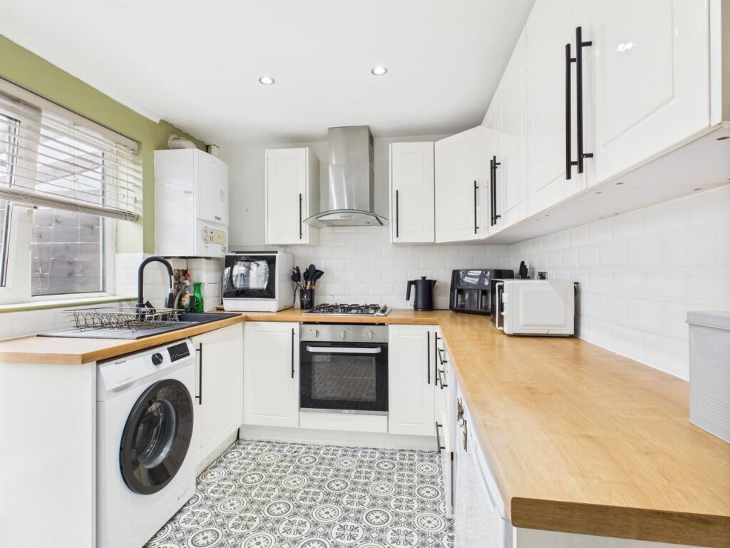 CAM03729G0-PR0055-STILL008