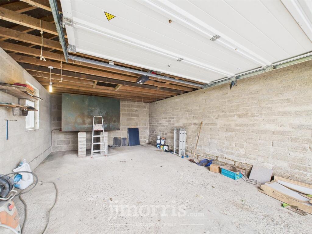 Detached Garage