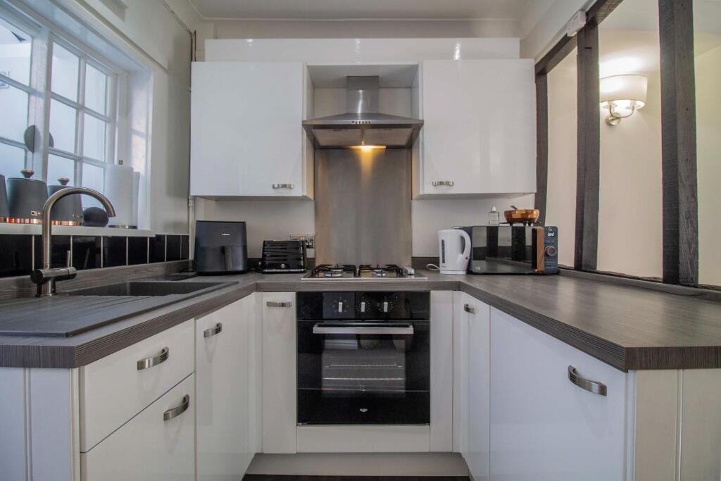 1 Vinefields [Open-Plan Kitchen 01].jpg