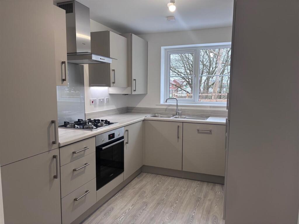 7 Girton Close - PIC 02.jpg