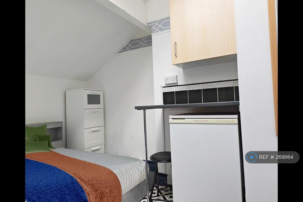 Bedroom With Fridge, Worktop &amp; Cupboard