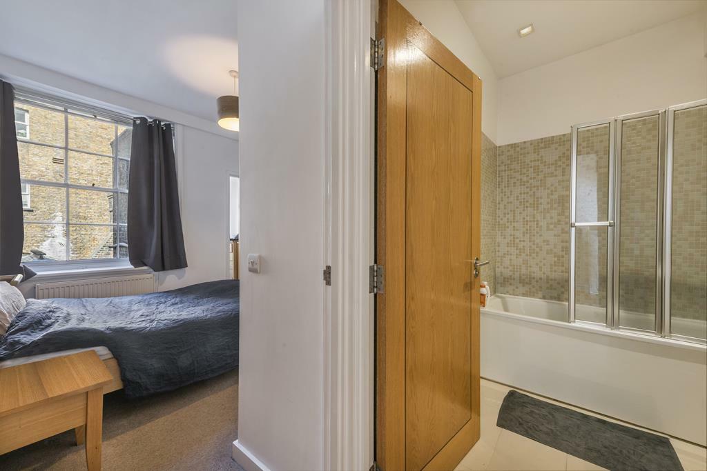 bedroom (2).jpg