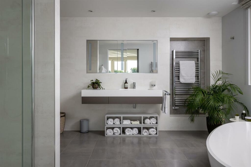 41 - 19 Longcross Causeway - GL7 3DT - Web.jpg