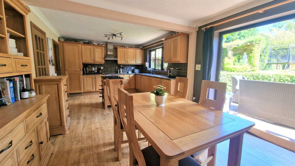 kitchen diner 3.jpg
