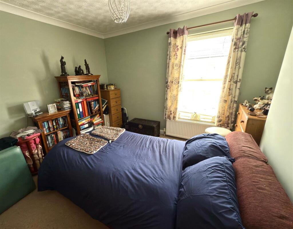 BEDROOM.jpg