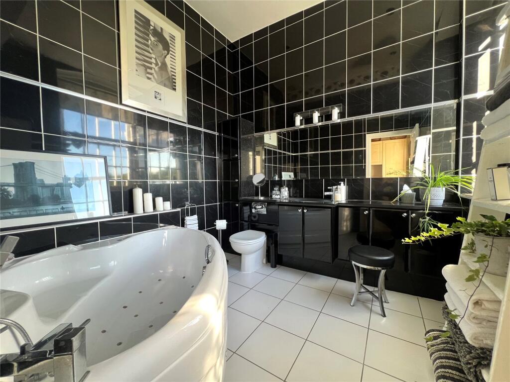 En-Suite Bathroom,