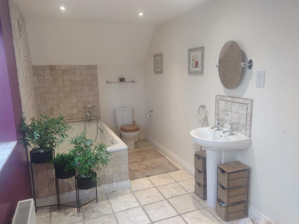 Church Street, Crick