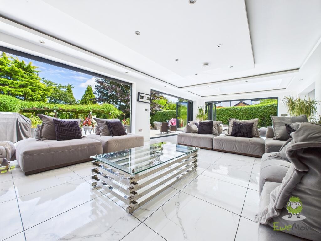 CAM01543G0-PR0141-STILL076