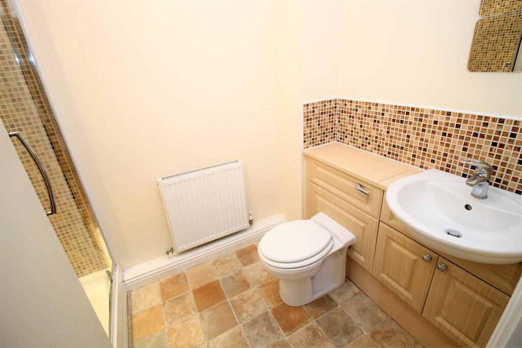 En-Suite to Bedroom 1