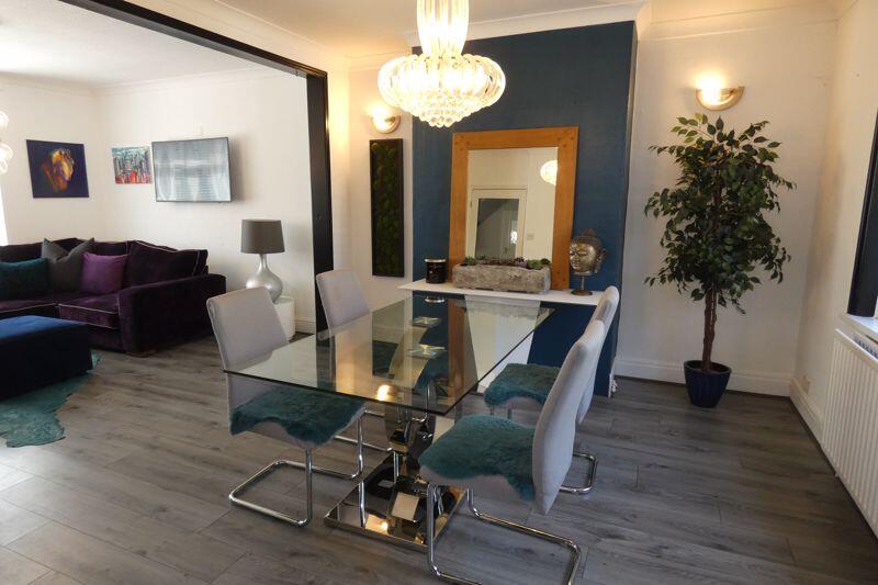 Lounge/Dining Room
