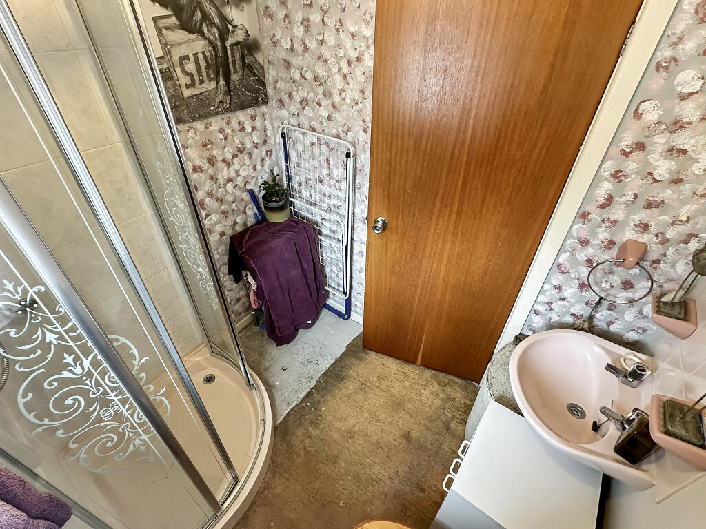 Bath/Shower Room