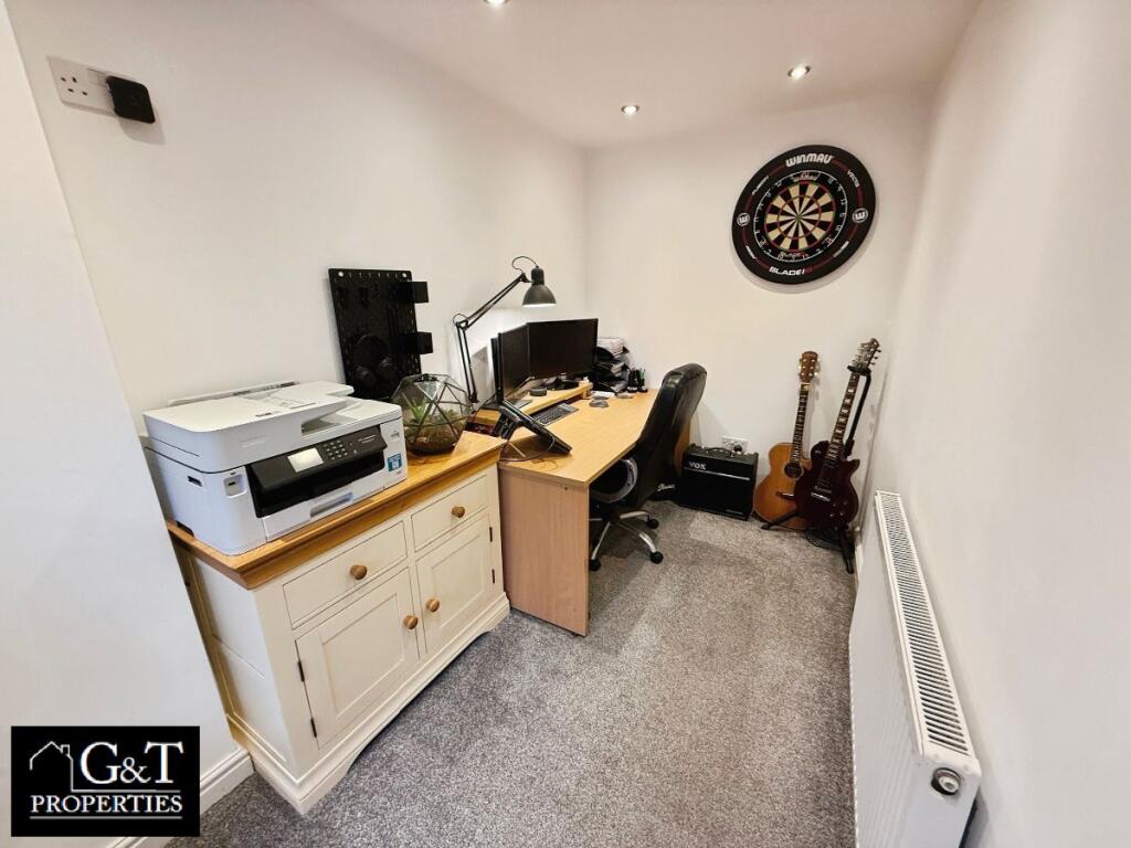 DOWNSTAIRS OFFICE/BEDROOM
