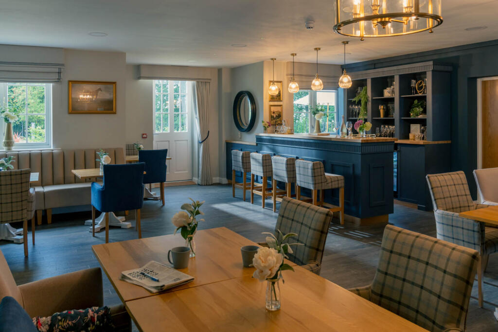 Hawkesbury Place, Stow-on-the-wold - Communal Bar  