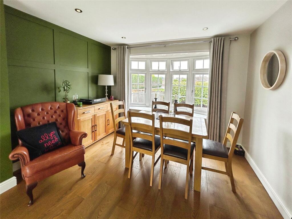 Lounge/Dining Room
