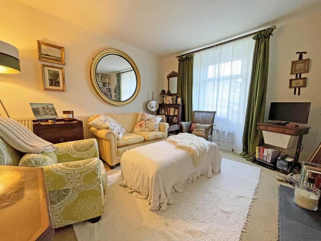 Mount Pleasant Terrace 3 Lounge 2.....jpg