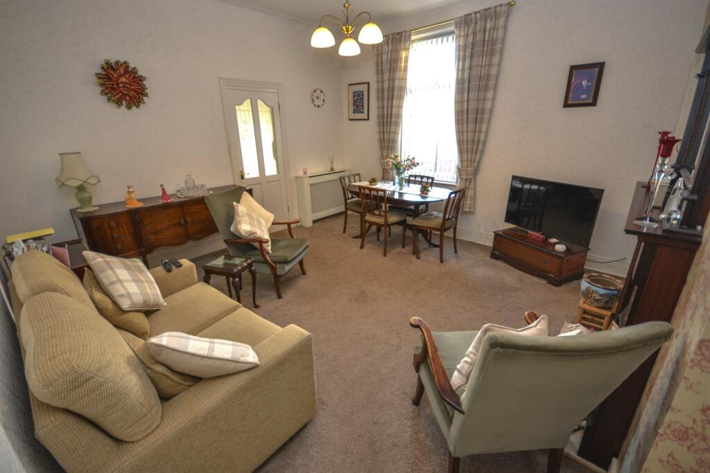 Lounge / Dining Room
