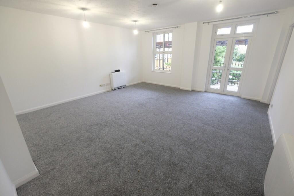 SITTING/DINING ROOM