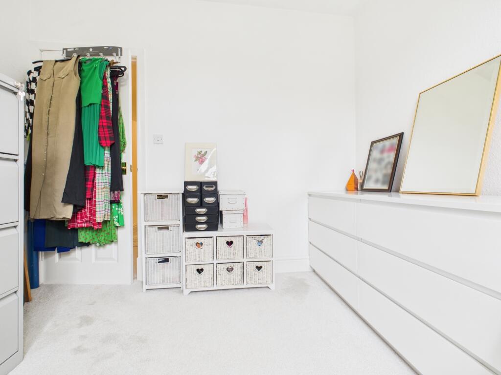 CAM03729G0-PR0166-STILL027