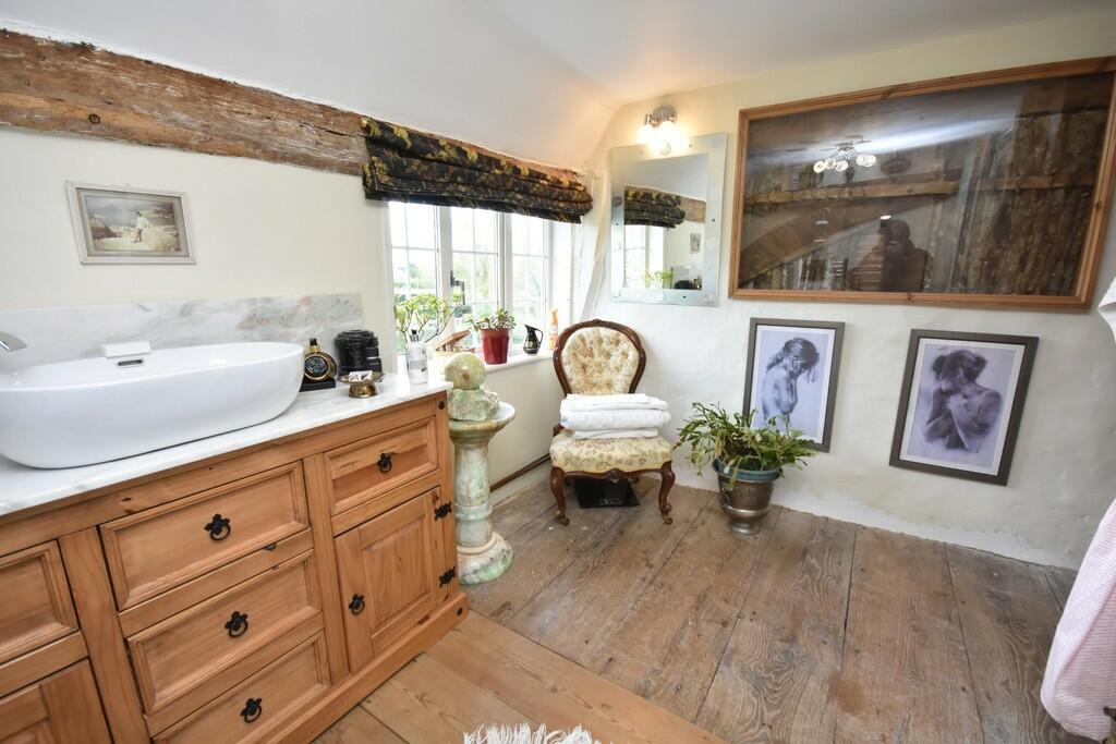 thumbnail_ENSUITE...