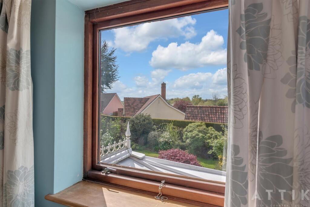 57 Holton Road Halesworth IP19 8HQ (36).jpg