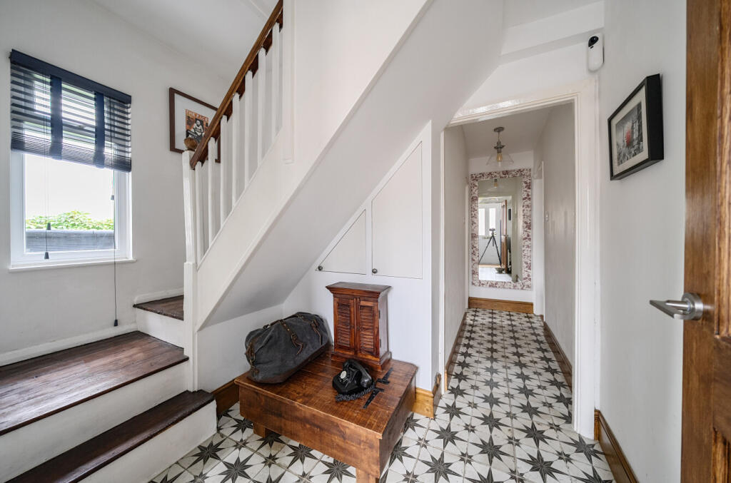 1318027-27-687ff3...