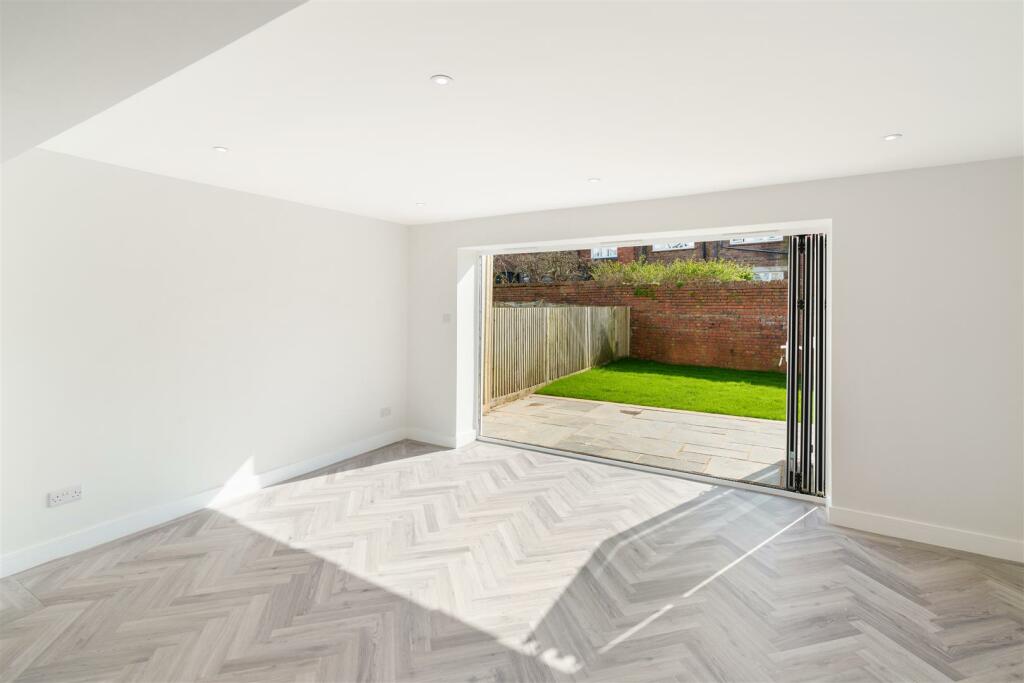54 Colbourne Road-3.jpg