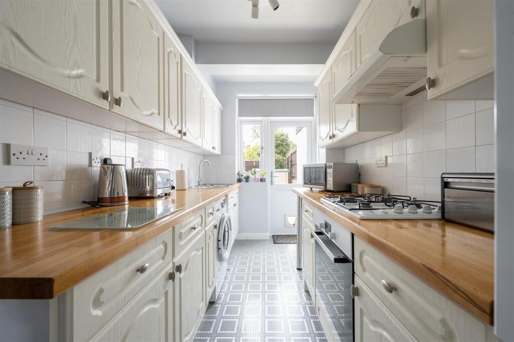 Greenstead Avenue, IG8