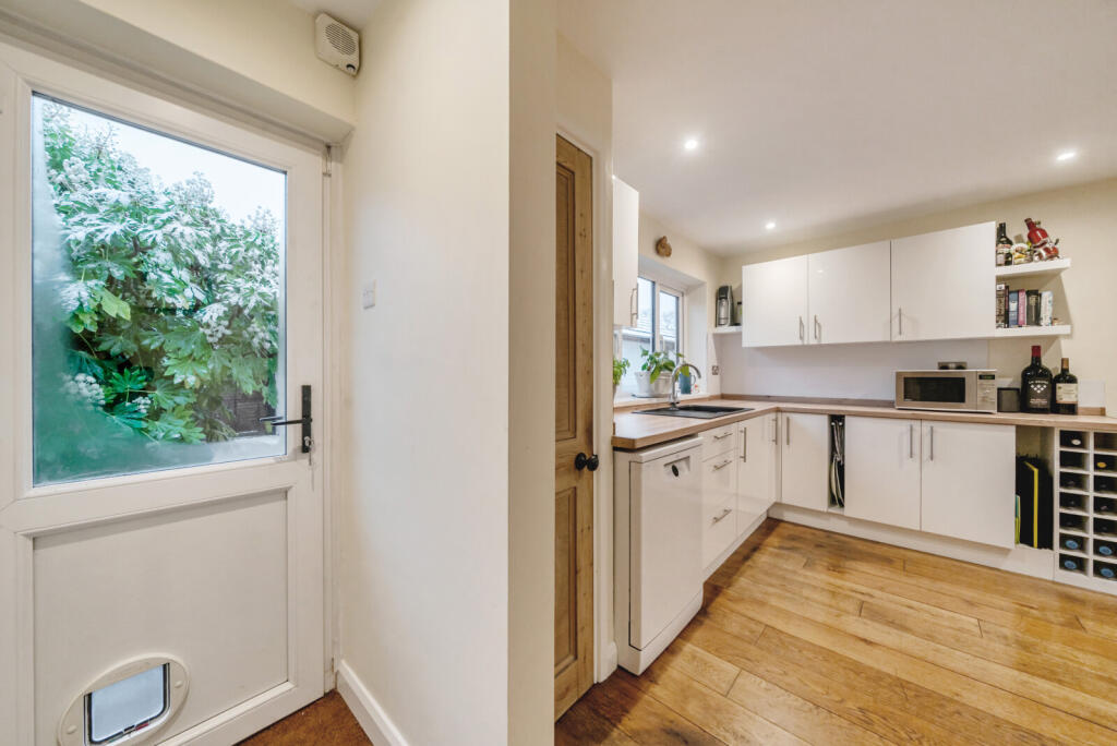 1382521-12-691da2...