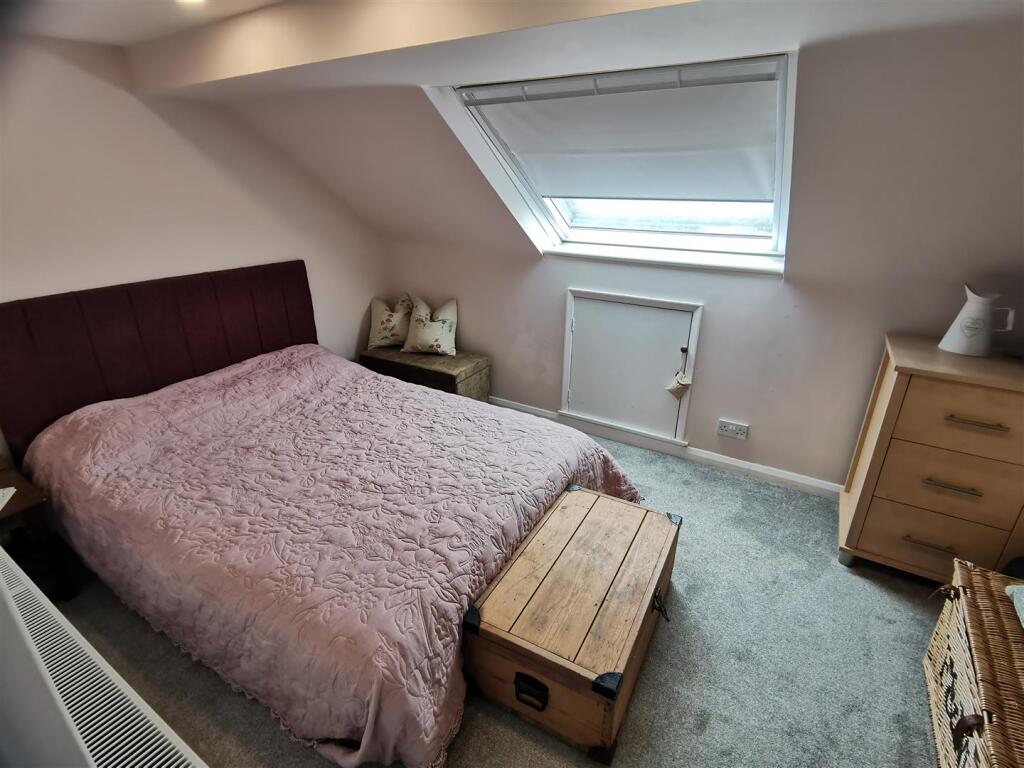 vendor top bedroom.jpg