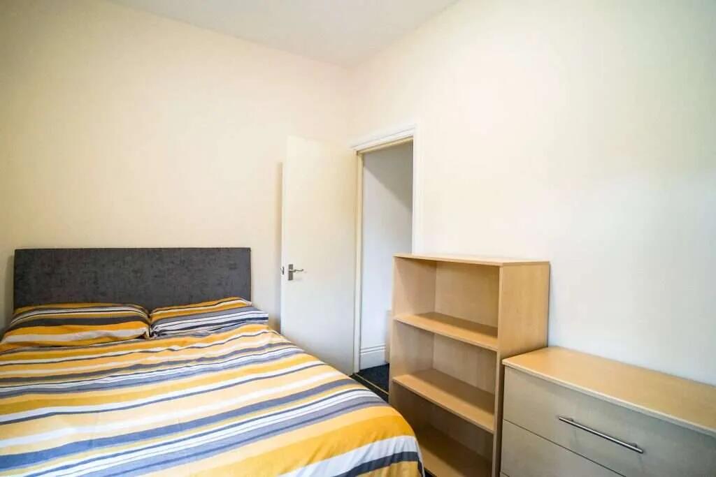 Flat_3_146_Broomspring_Lane