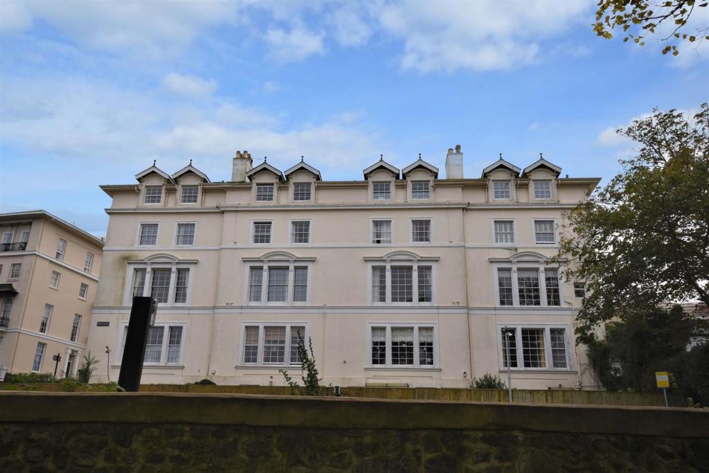 Front Elevation.JPG