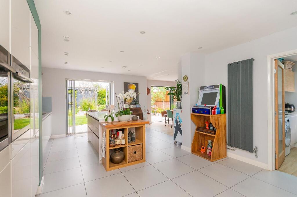 1D0LEIG - Kitchen C.jpg