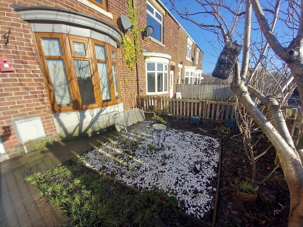 FRONT GARDEN
