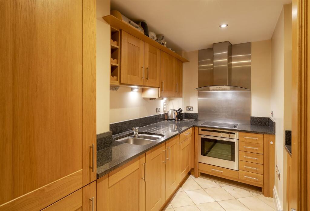 Flat 1 Temple House - low res - NPP05742.jpg