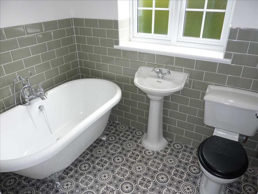 FAMILY BATHROOM
