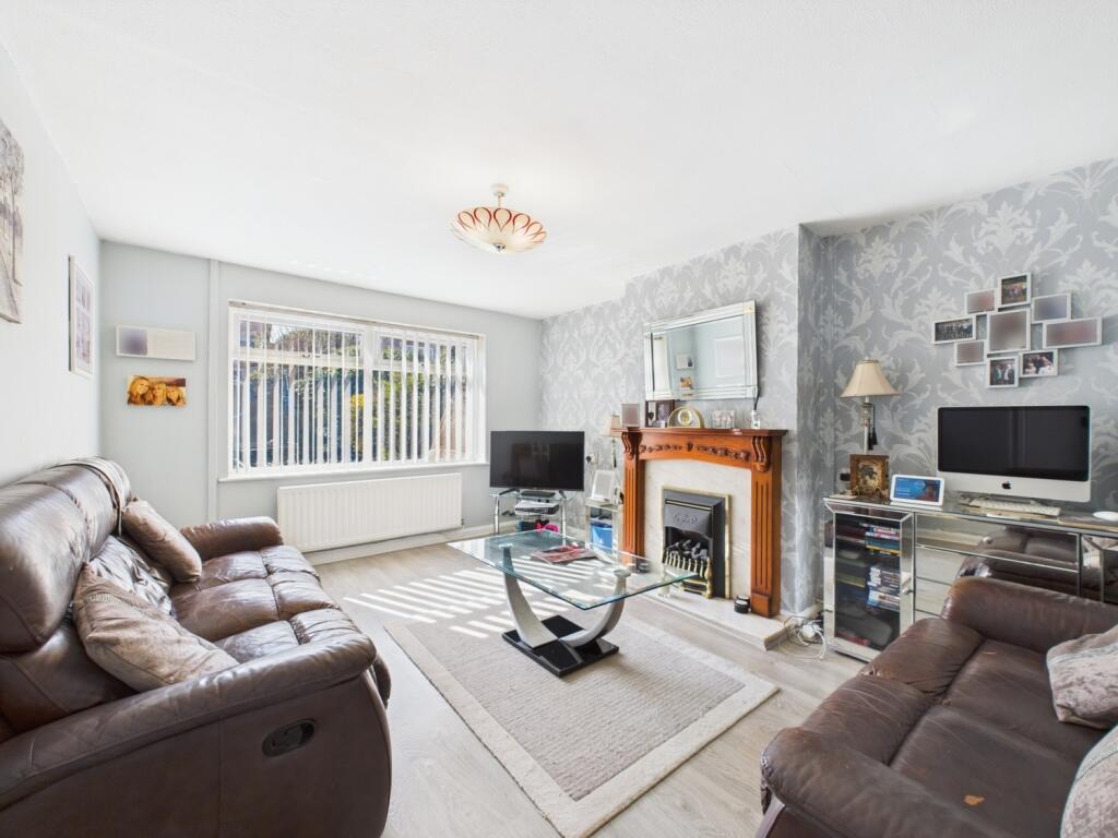 CAM02386G0-PR0121-STILL023