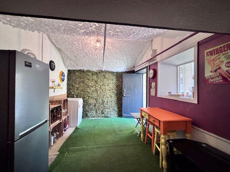 Studio/Bar