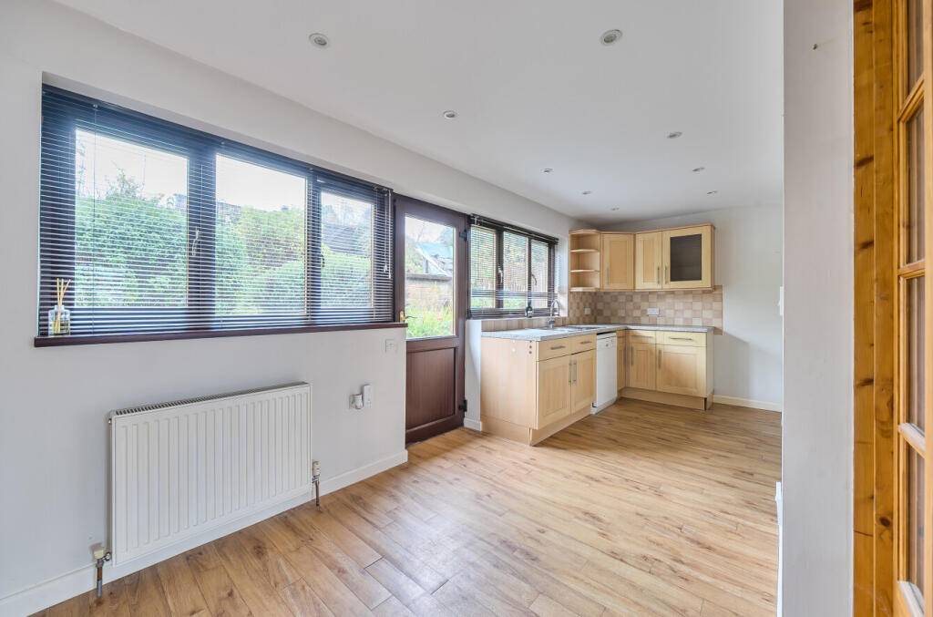 1381553-12-691747...